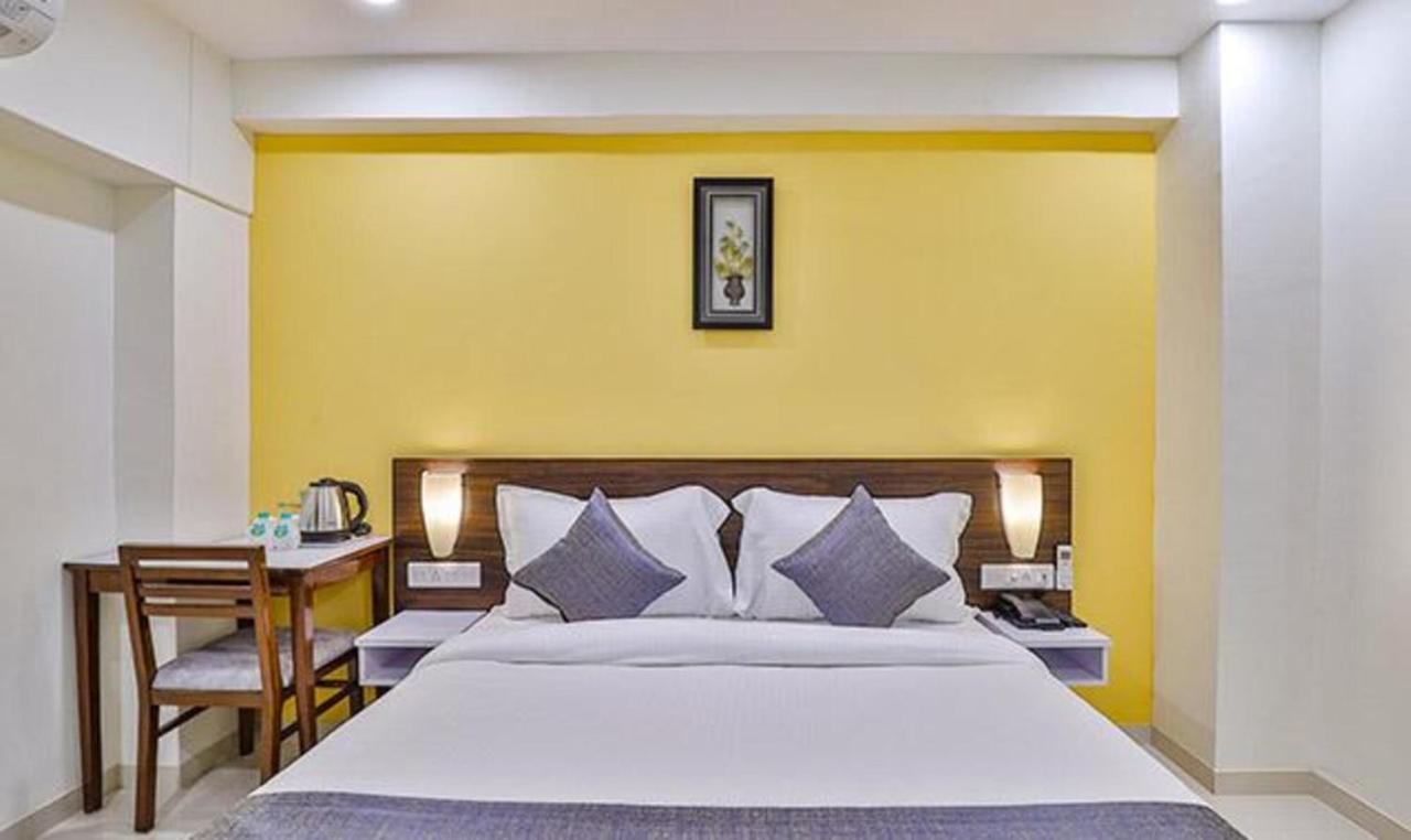 Leo Hotel Ахмедабад Экстерьер фото