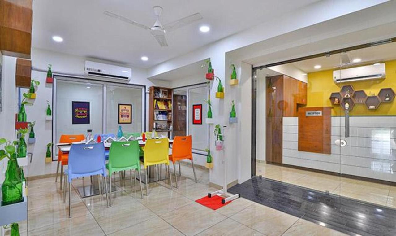 Leo Hotel Ахмедабад Экстерьер фото