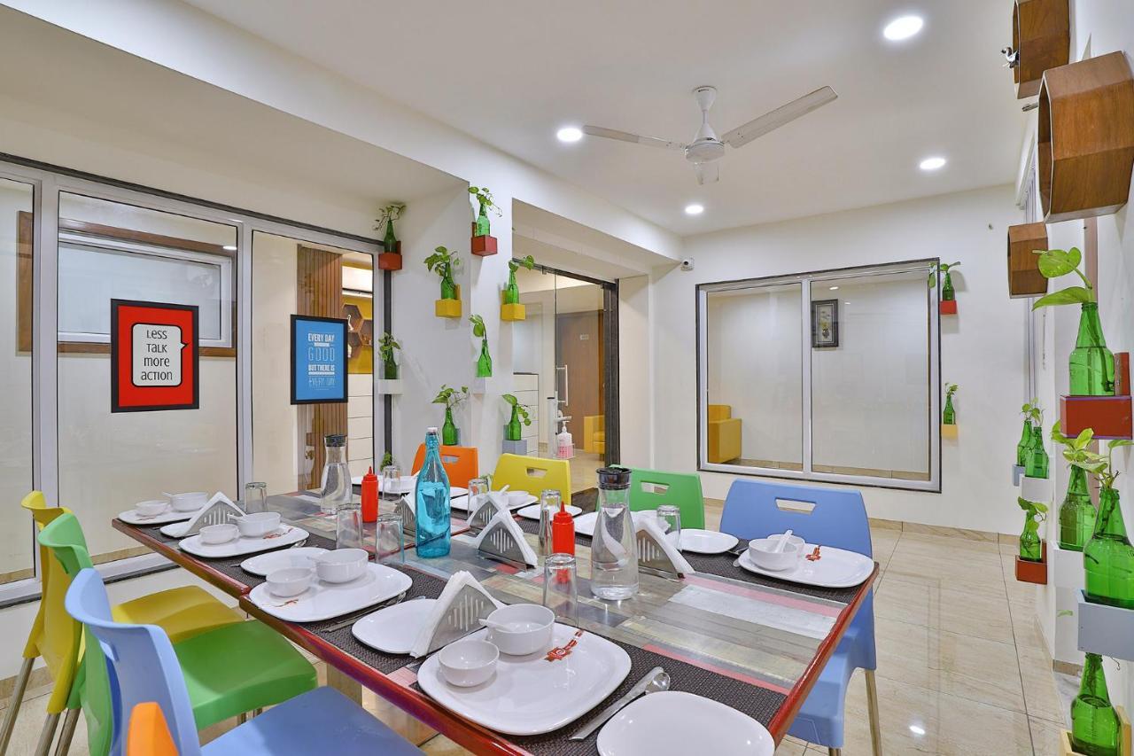 Leo Hotel Ахмедабад Экстерьер фото