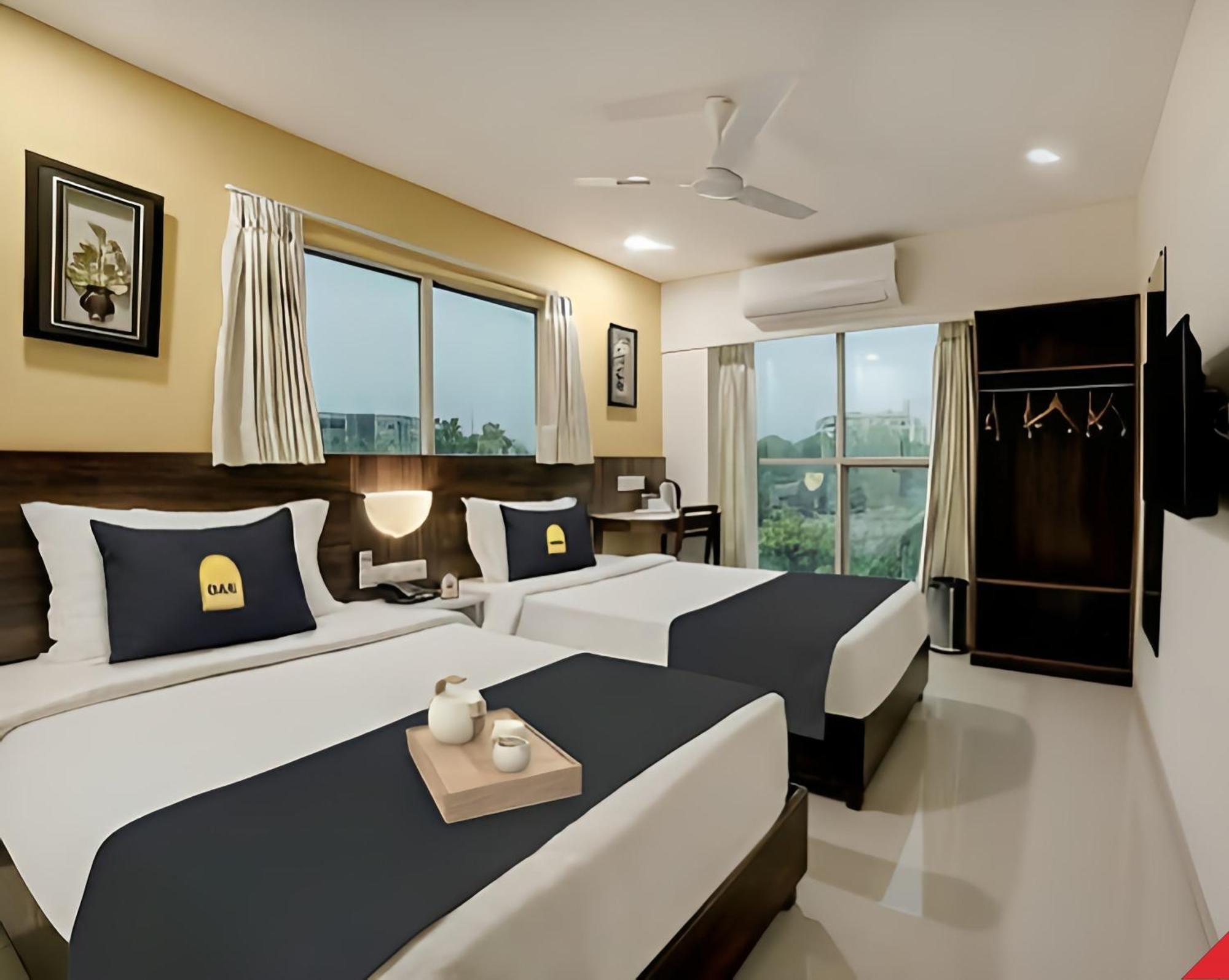 Leo Hotel Ахмедабад Экстерьер фото