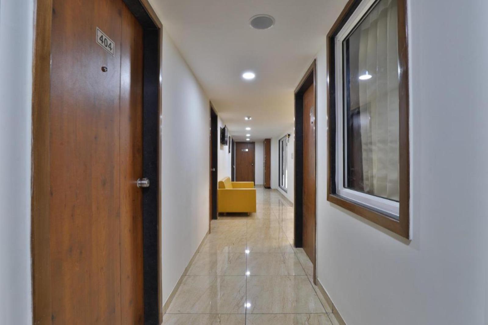 Leo Hotel Ахмедабад Экстерьер фото